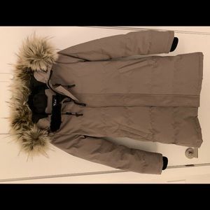 Aritzia TNA parka size XS!
